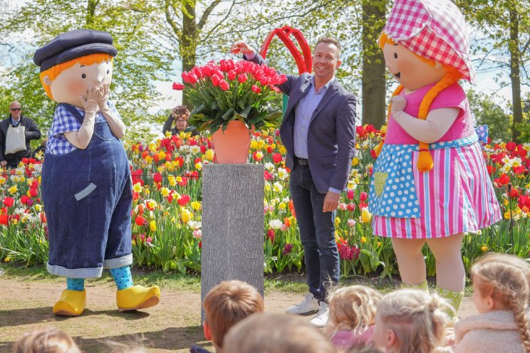 Fien & Teun dopen eigen tulp op Keukenhof Fien & Teun dopen eigen tulp op Keukenhof